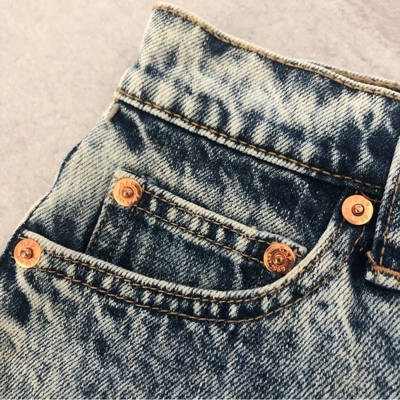 GAP 5 Pocket Mini Skirt in Acid Wash, 25 LN - Picture 4 of 7